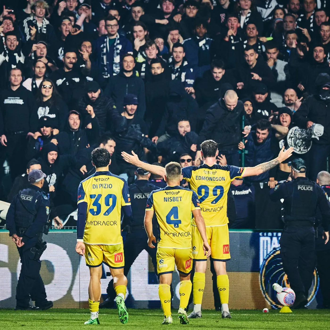 Câu lạc bộ bóng đá Central Coast Mariners 03